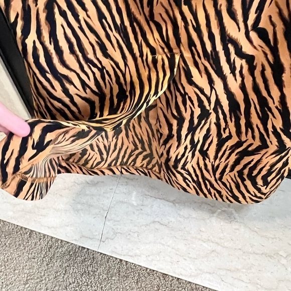 Sag Harbor Tiger Stripped Wrapped sleeveless Dress - Picture 8 of 13